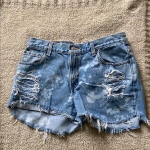 Women’s Distressed Levi Denim Shorts